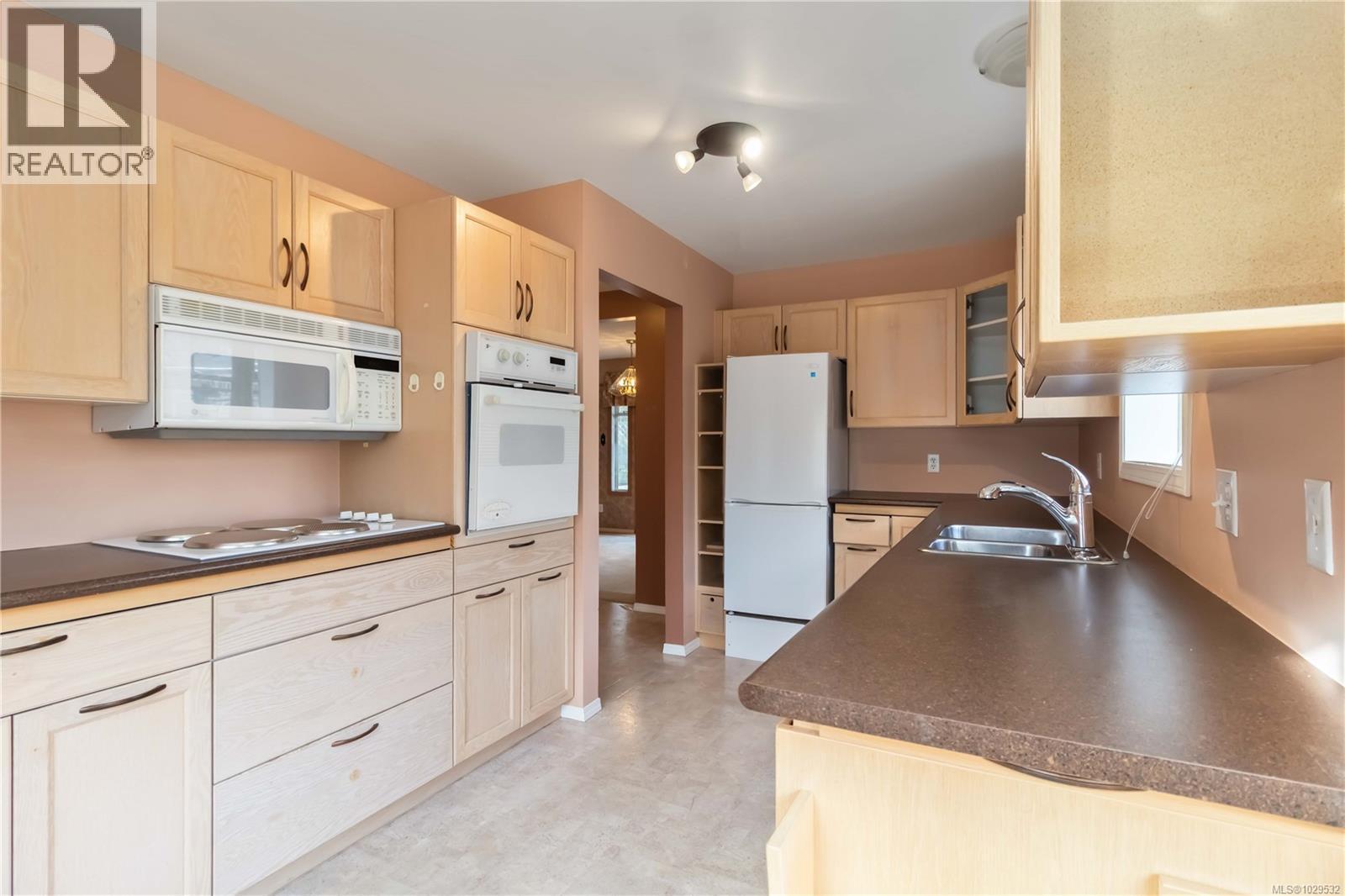 #7 1060 Sutlej St - 6