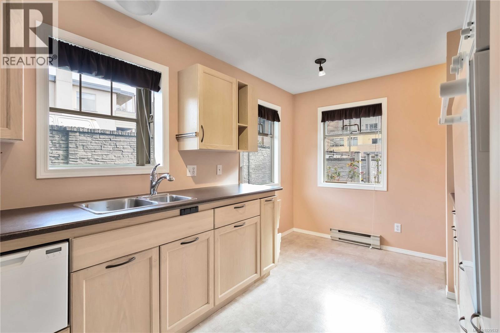 #7 1060 Sutlej St - 7
