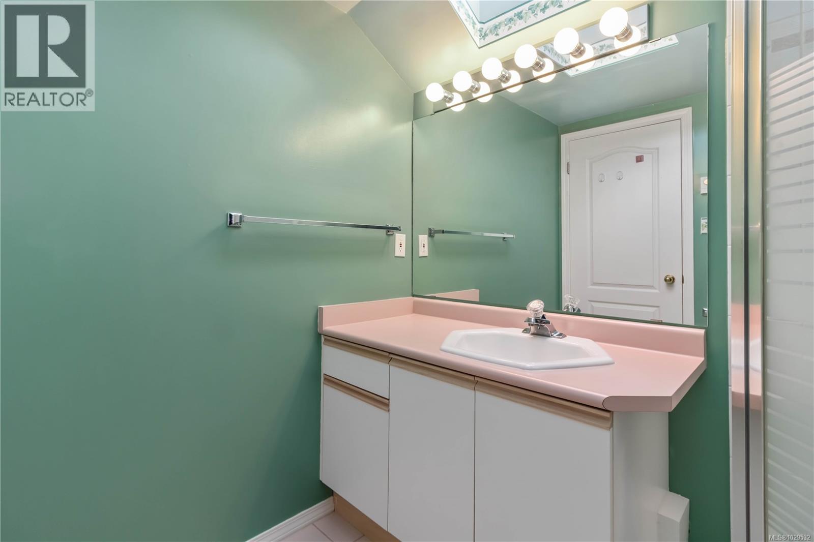 #7 1060 Sutlej St - 32