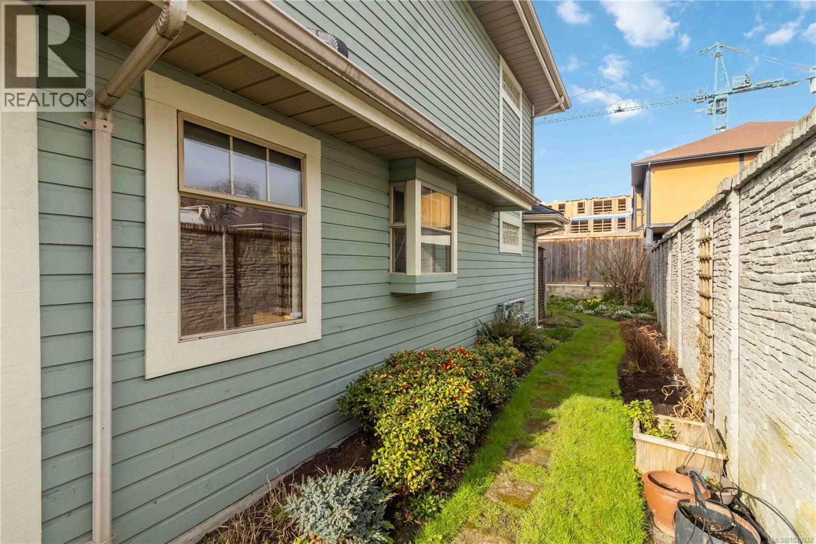 #7 1060 Sutlej St - 37