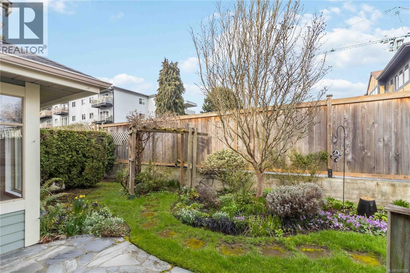 #7 1060 Sutlej St - 40