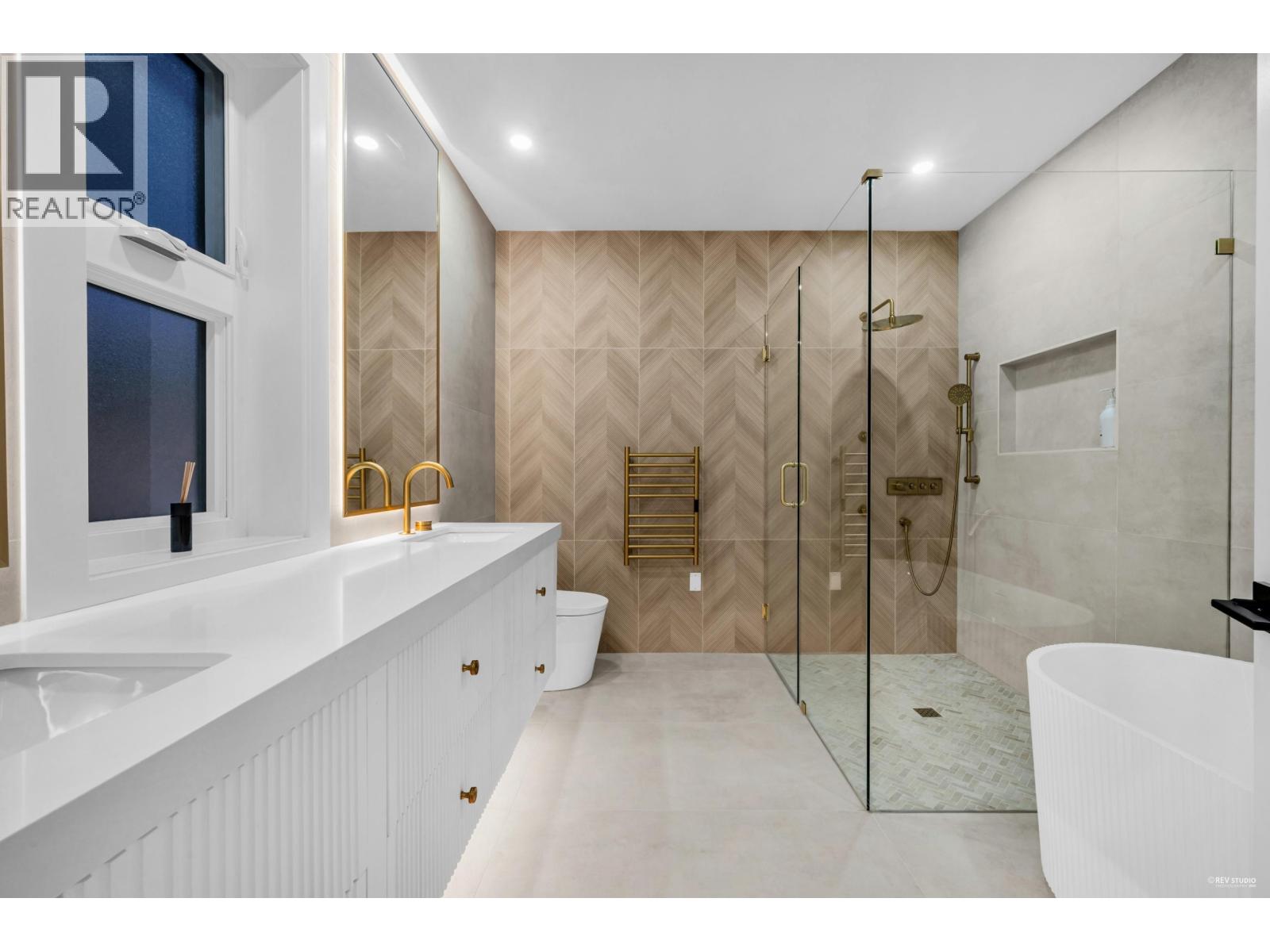 1390 SUTHERLAND AVENUE, North Vancouver