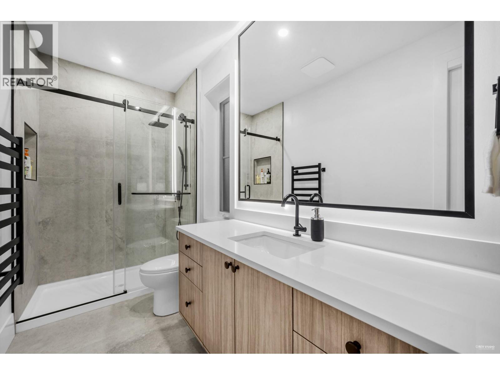 1390 SUTHERLAND AVENUE, North Vancouver