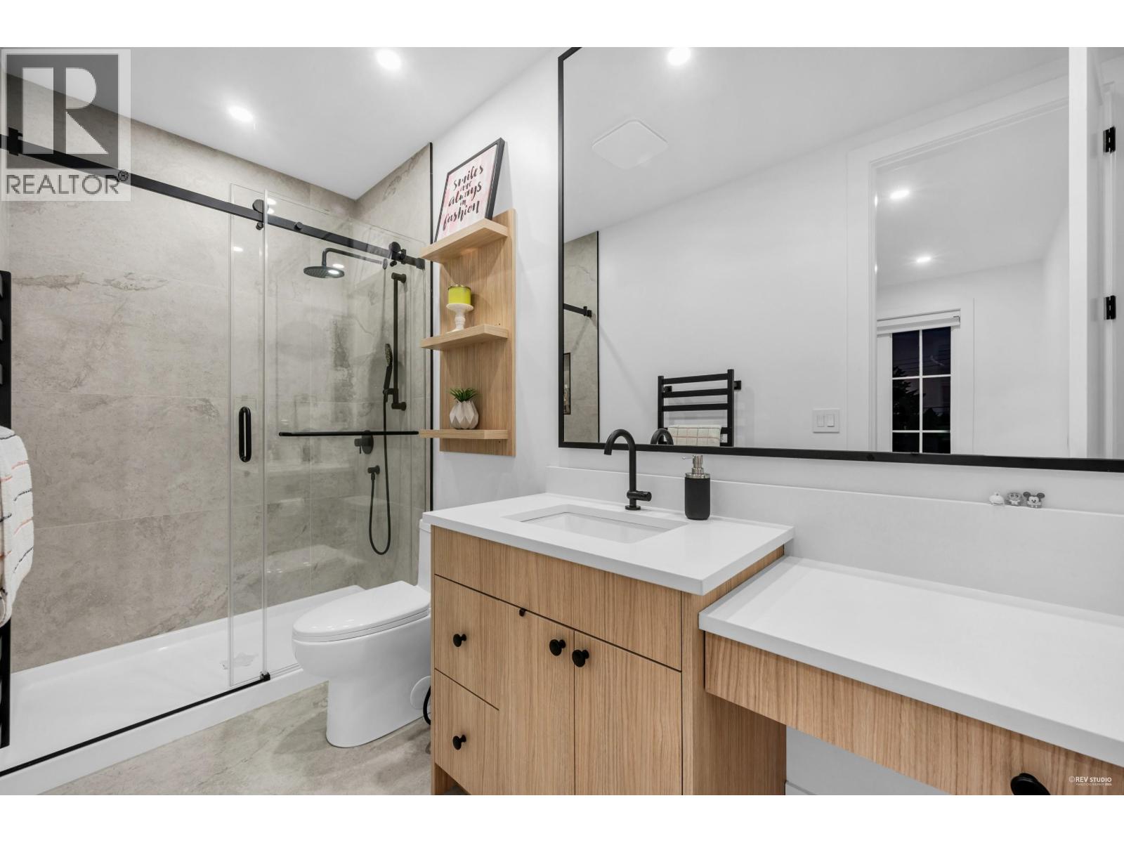 1390 SUTHERLAND AVENUE, North Vancouver