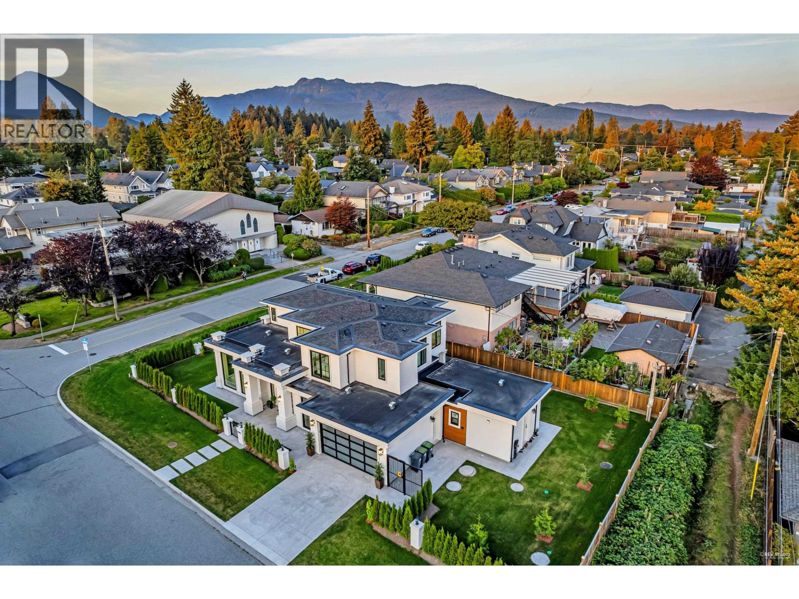 1390 SUTHERLAND AVENUE, North Vancouver