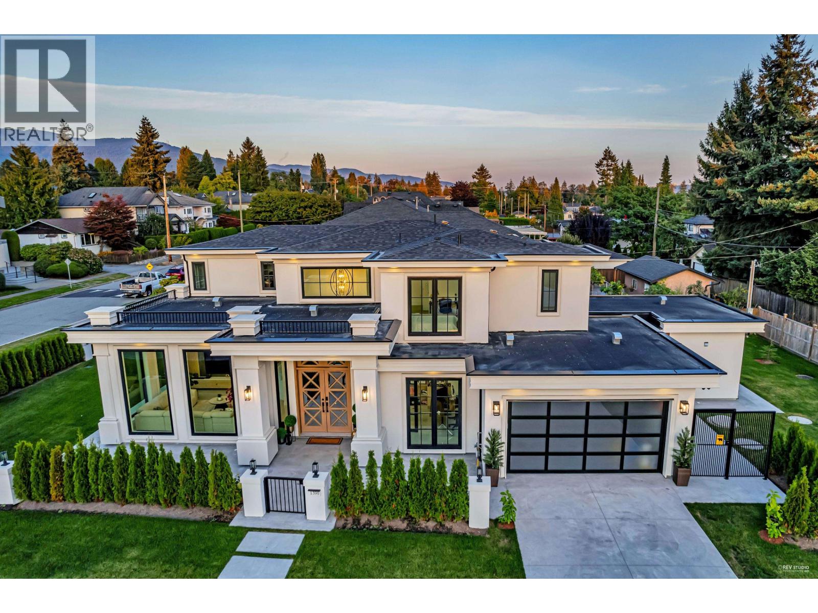 1390 SUTHERLAND AVENUE, North Vancouver