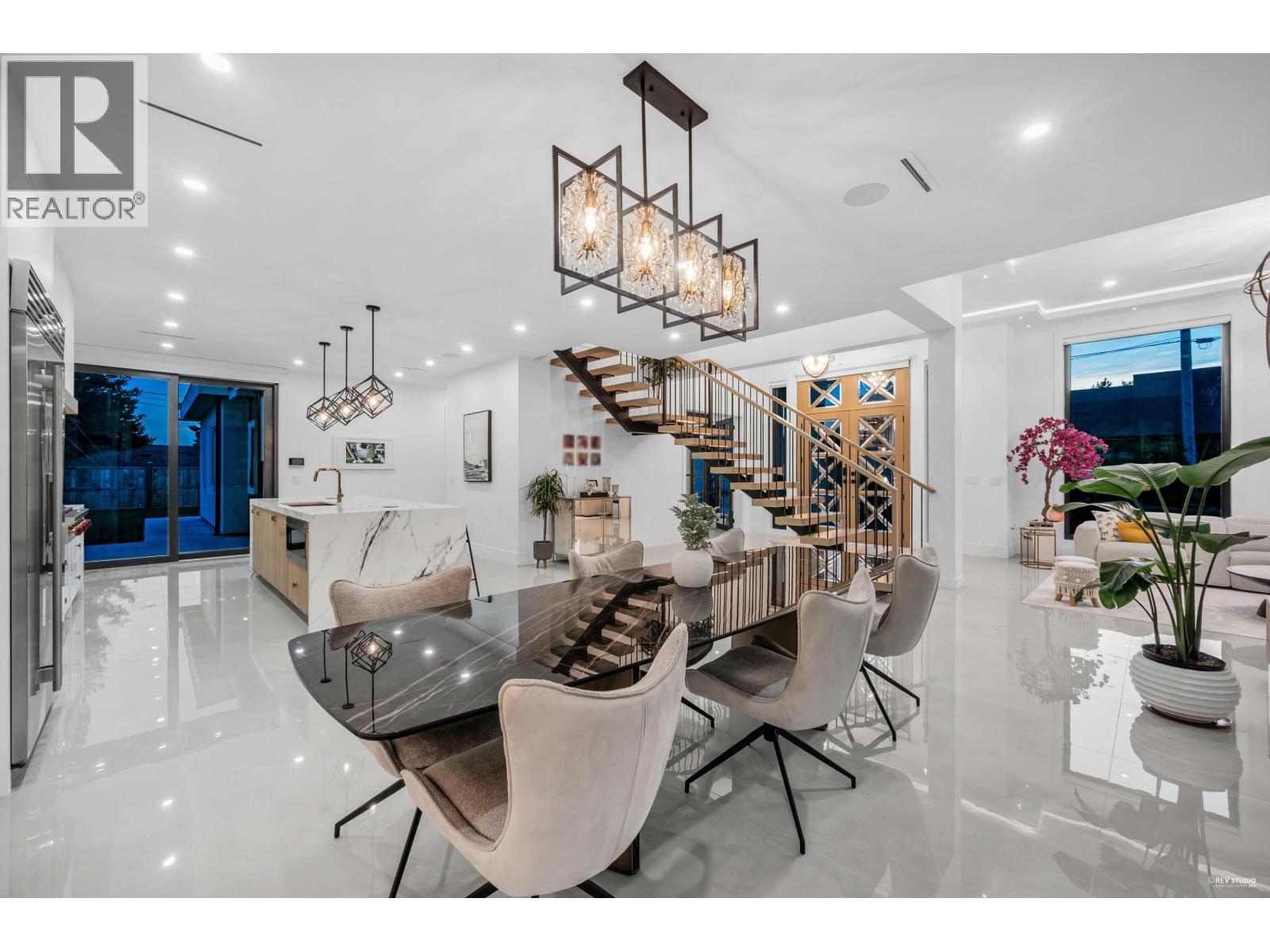 1390 SUTHERLAND AVENUE, North Vancouver