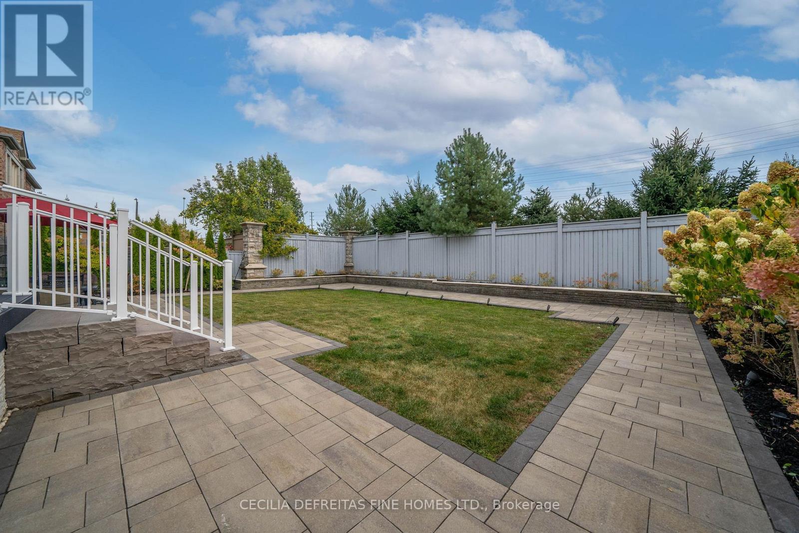 11 BEAUVISTA COURT - 33