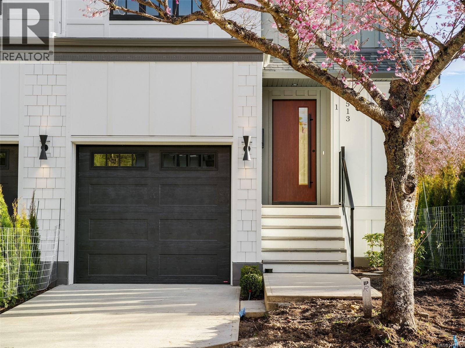 1 3513 Henderson Road, Oak Bay