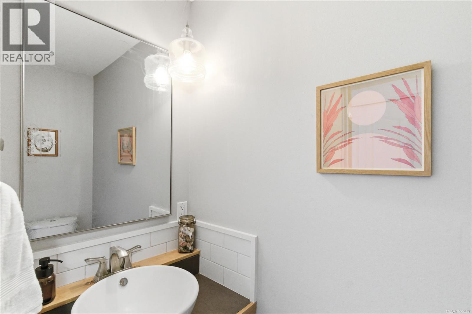 2517 ROSSTOWN RD - 22