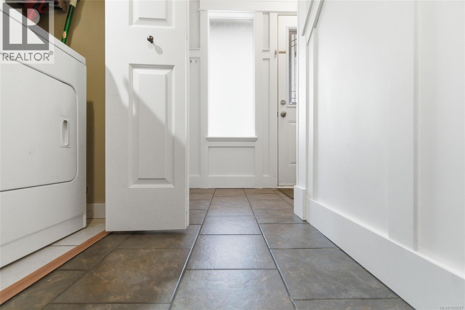 2517 ROSSTOWN RD - 23