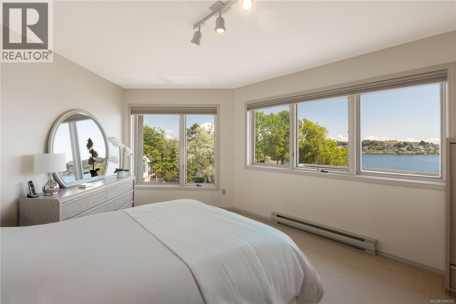  335 King George Terrace, Oak Bay