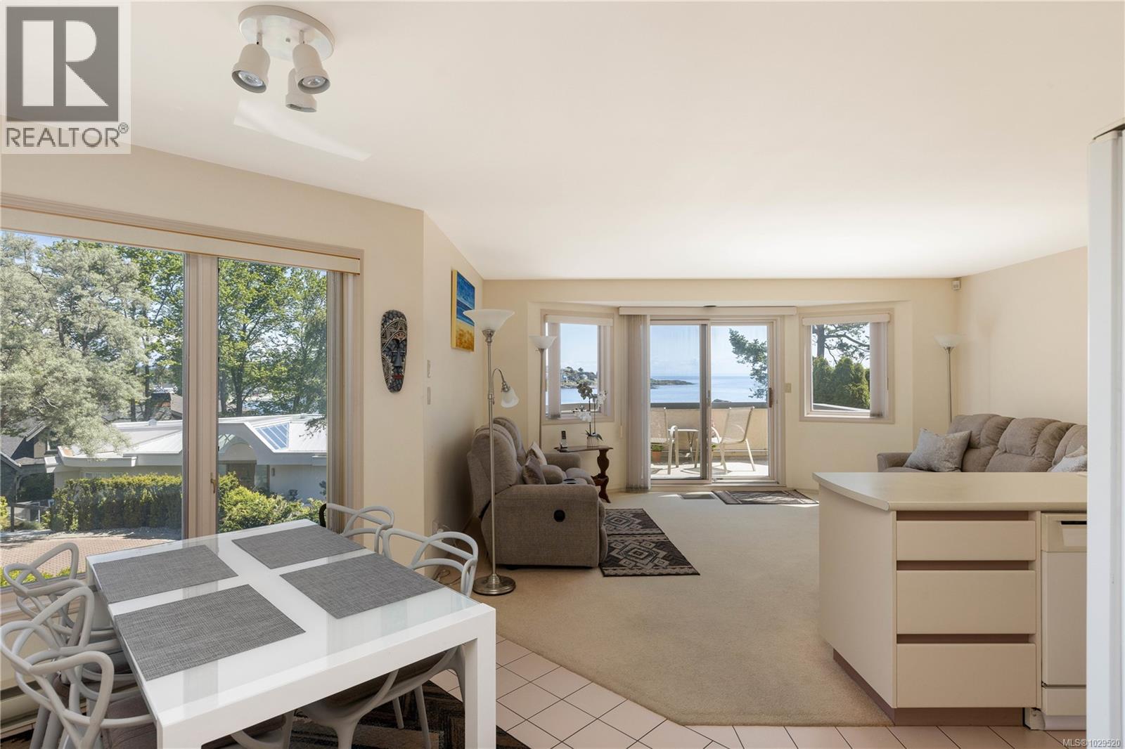  335 King George Terrace, Oak Bay