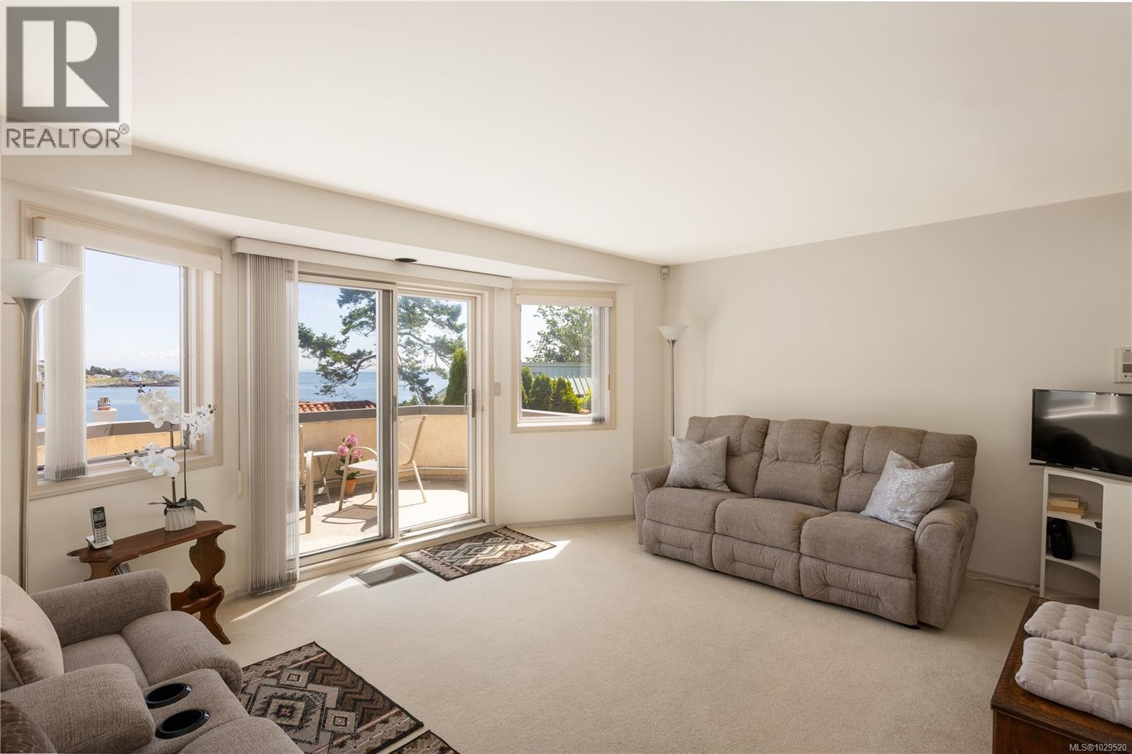  335 King George Terrace, Oak Bay