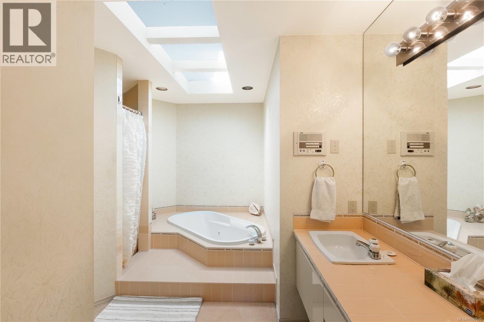  335 King George Terrace, Oak Bay