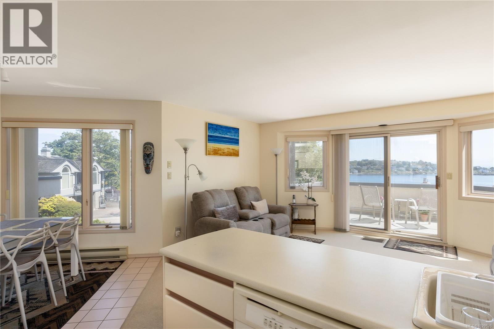  335 King George Terrace, Oak Bay