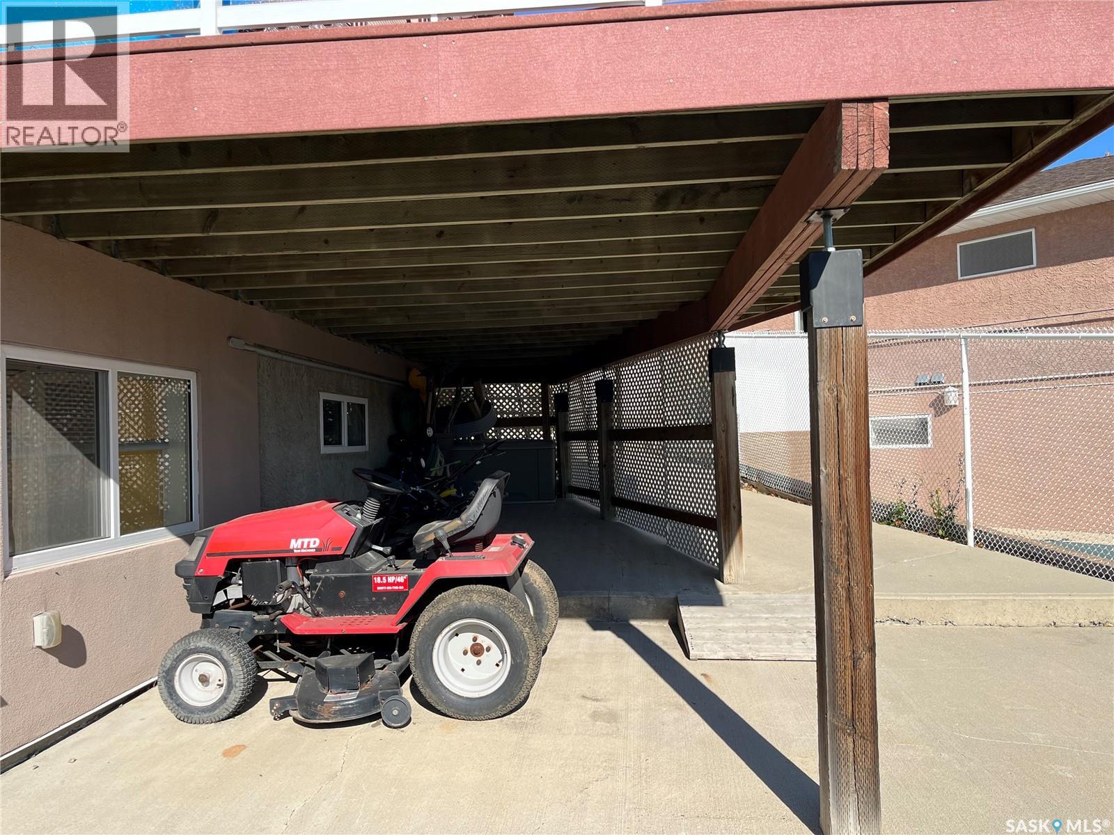 Single Family House 2 Level for Sale in  Wimbledon BAY Regina 