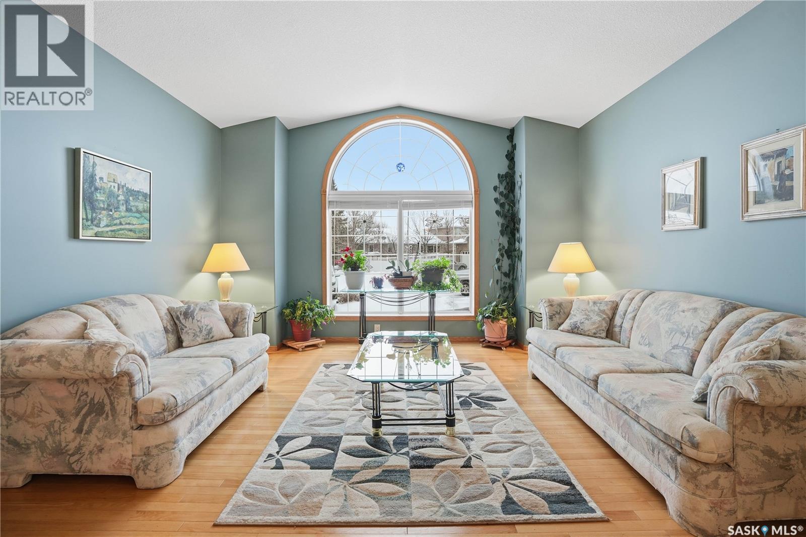 Single Family House 2 Level for Sale in  Wimbledon BAY Regina 