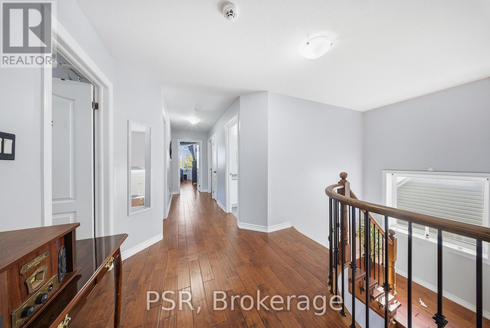 24 BURGESS CRESCENT - 21