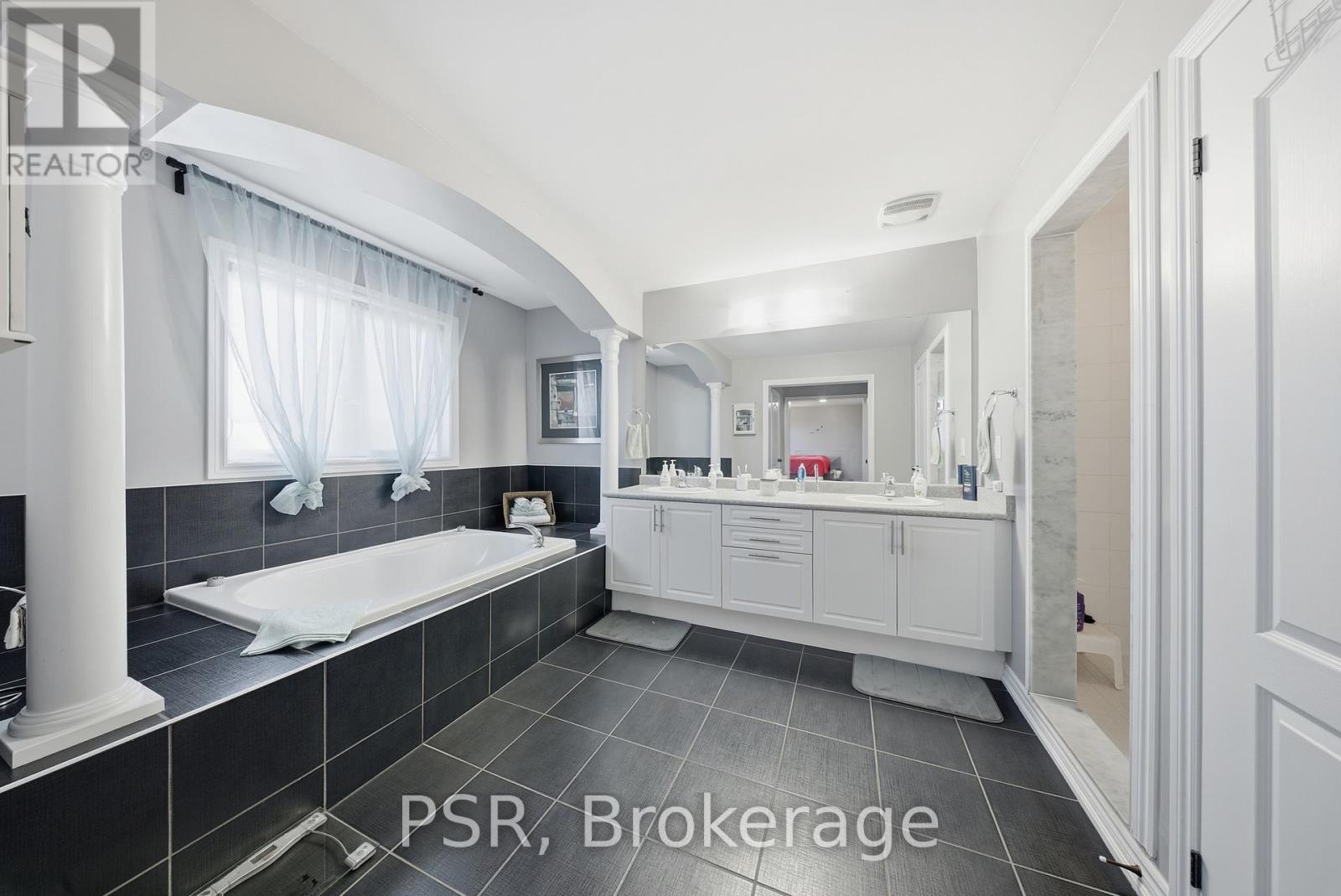 24 BURGESS CRESCENT - 24