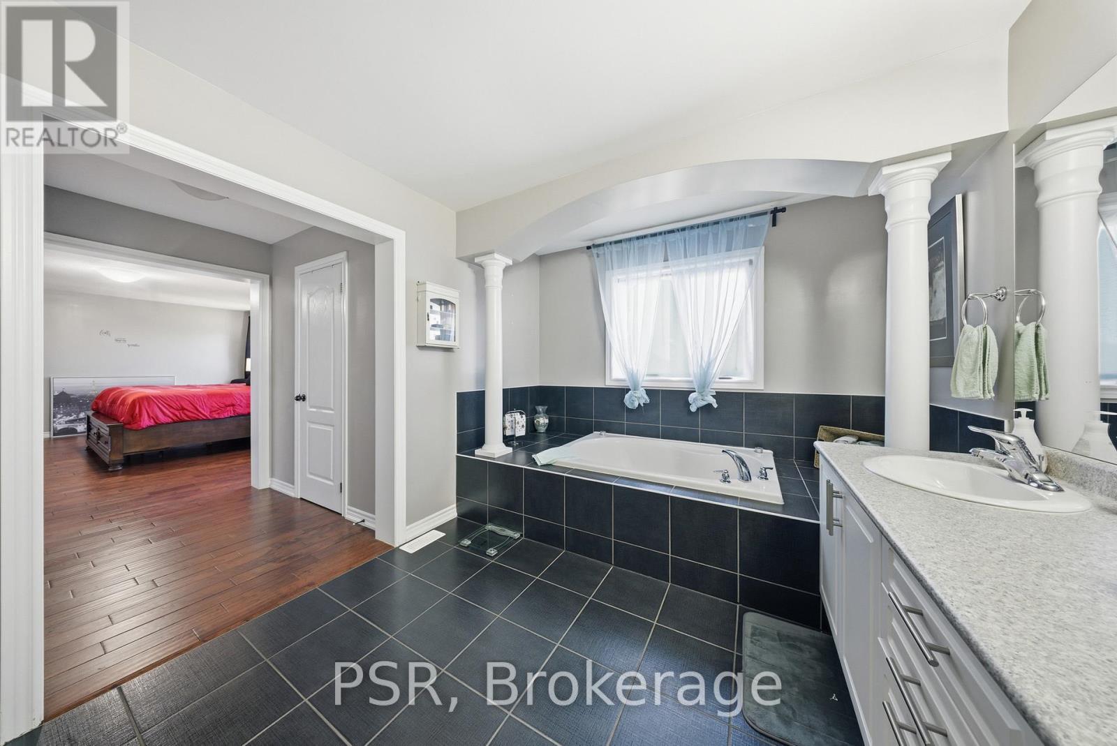 24 BURGESS CRESCENT - 25