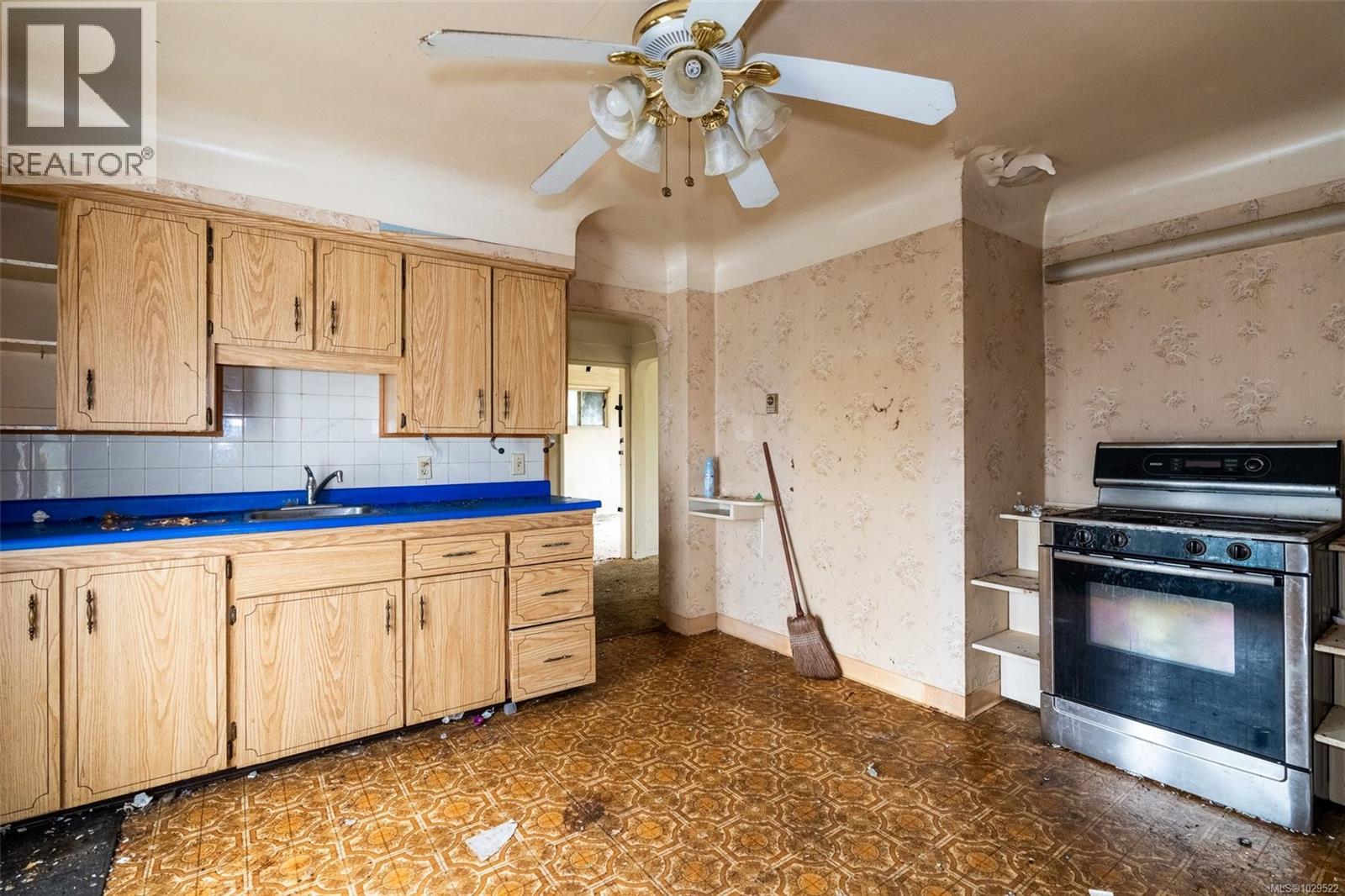  3330 Harriet Road, Saanich