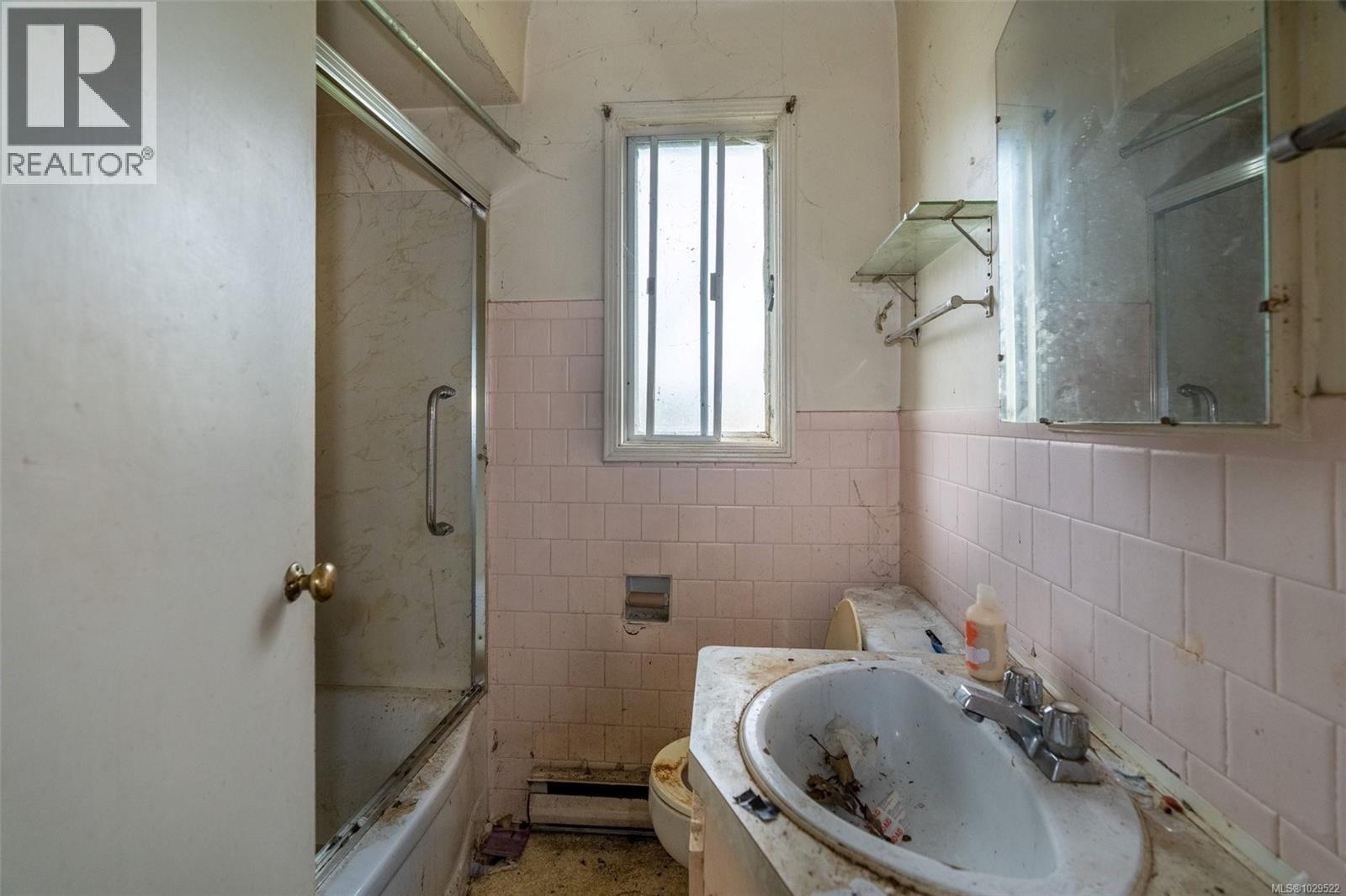  3330 Harriet Road, Saanich