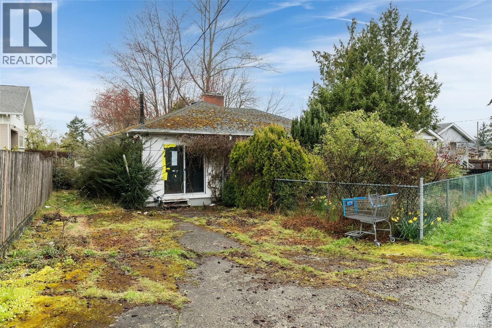  3330 Harriet Road, Saanich