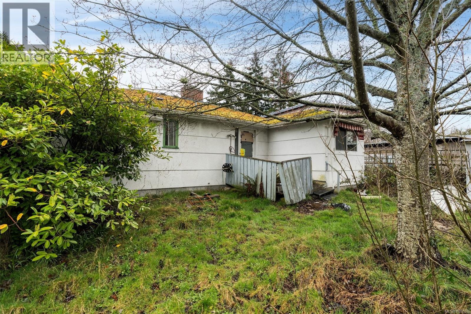  3330 Harriet Road, Saanich