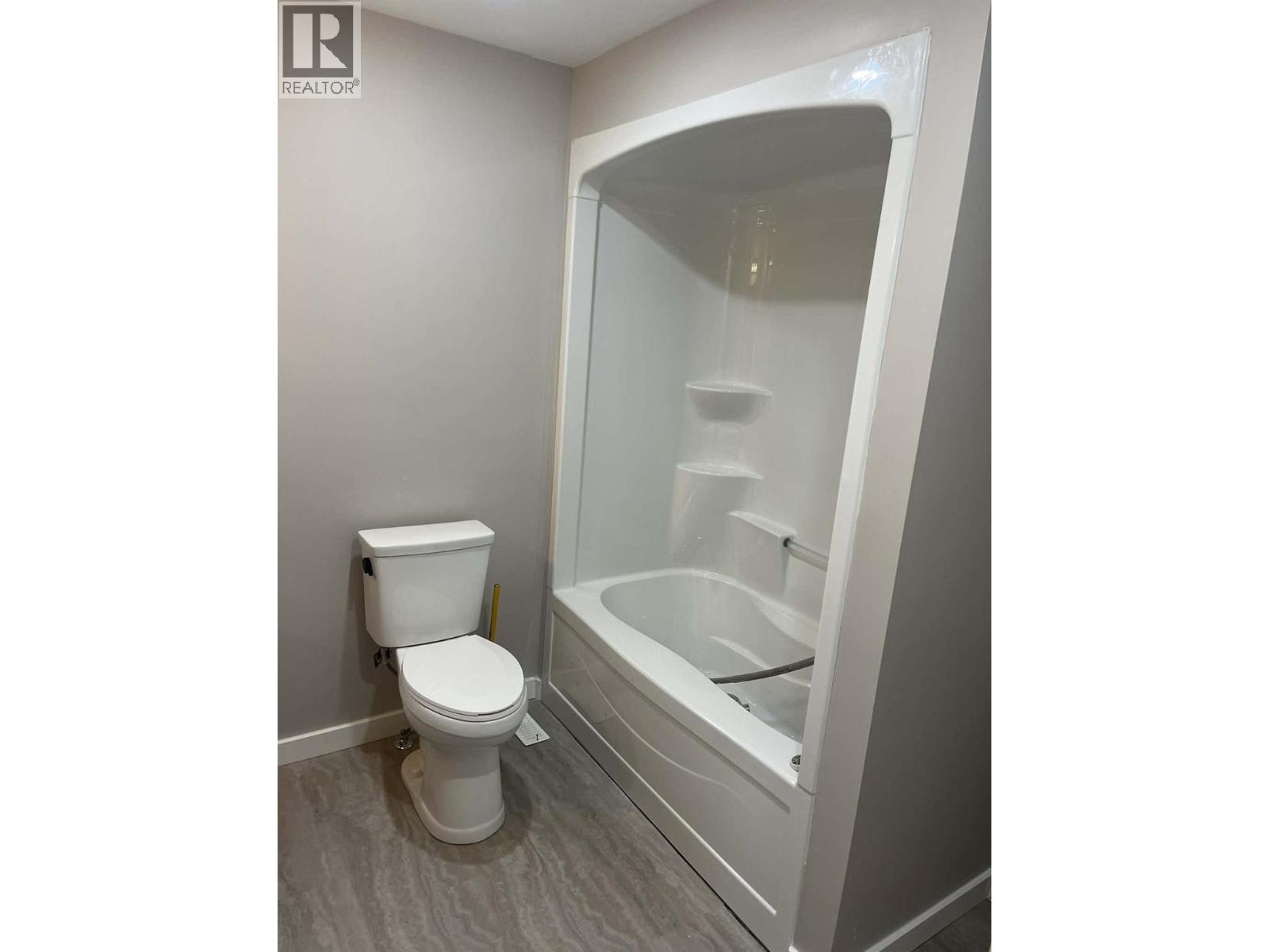 3116 3 Highway, Erickson