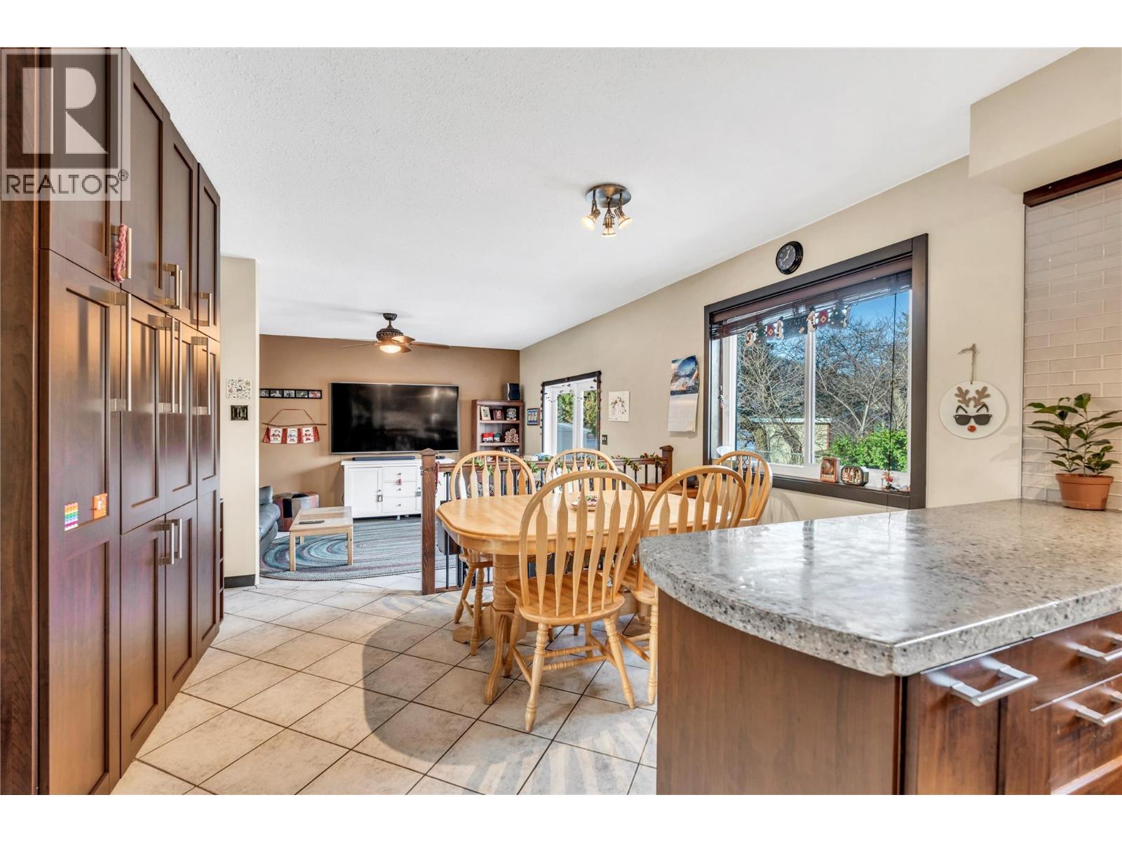 10112 Beavis Place, Summerland