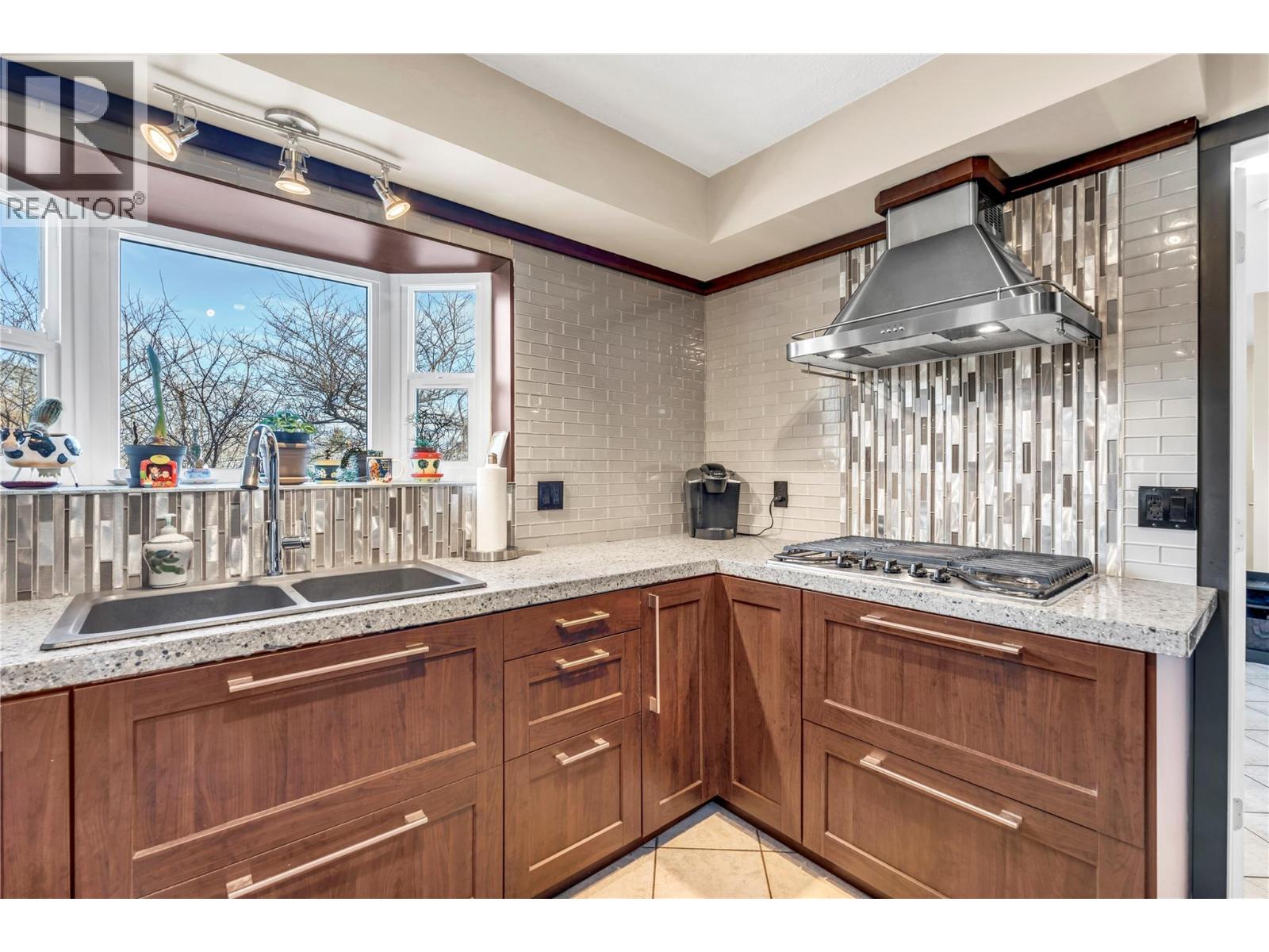 10112 Beavis Place, Summerland