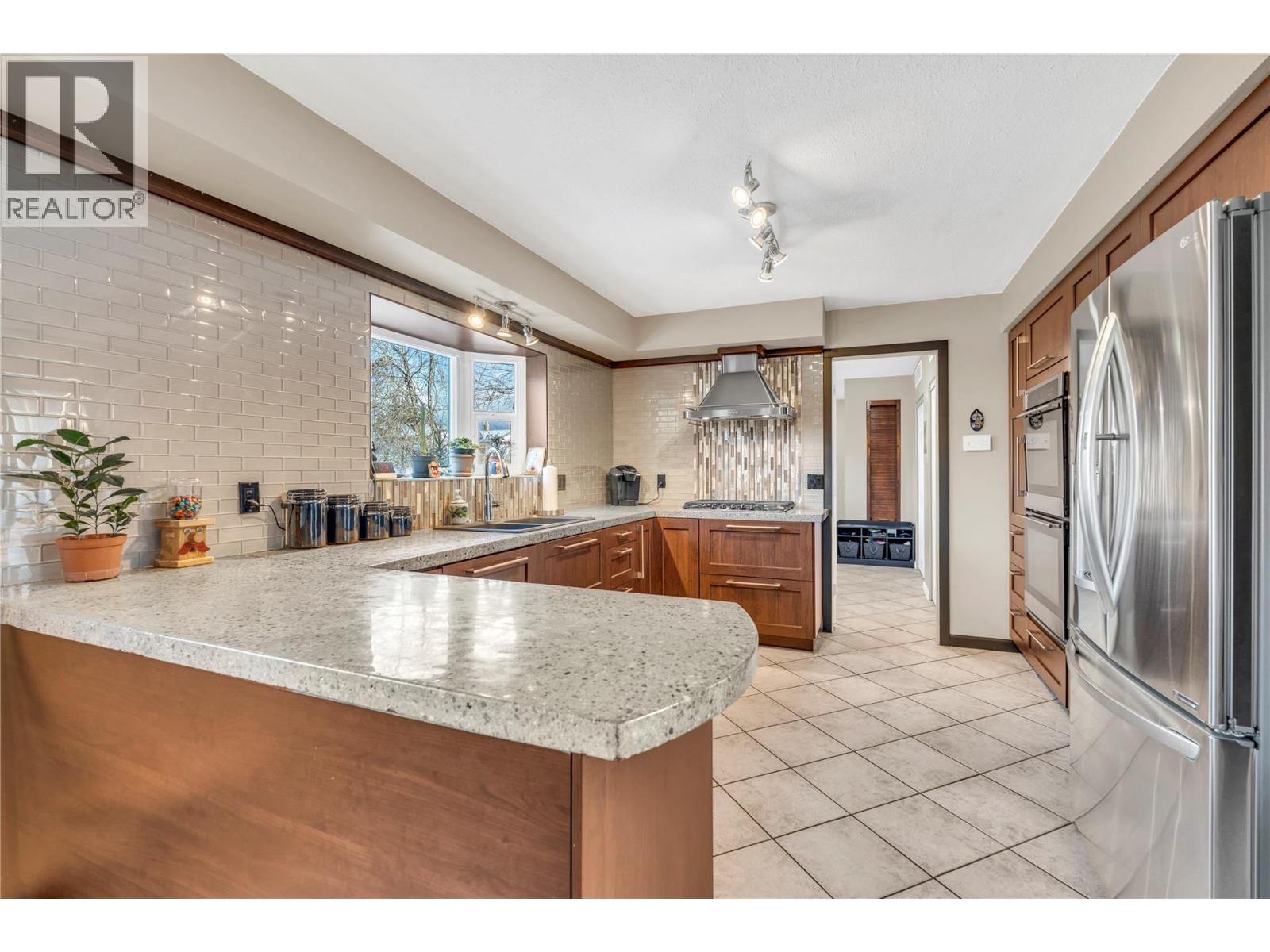 10112 Beavis Place, Summerland