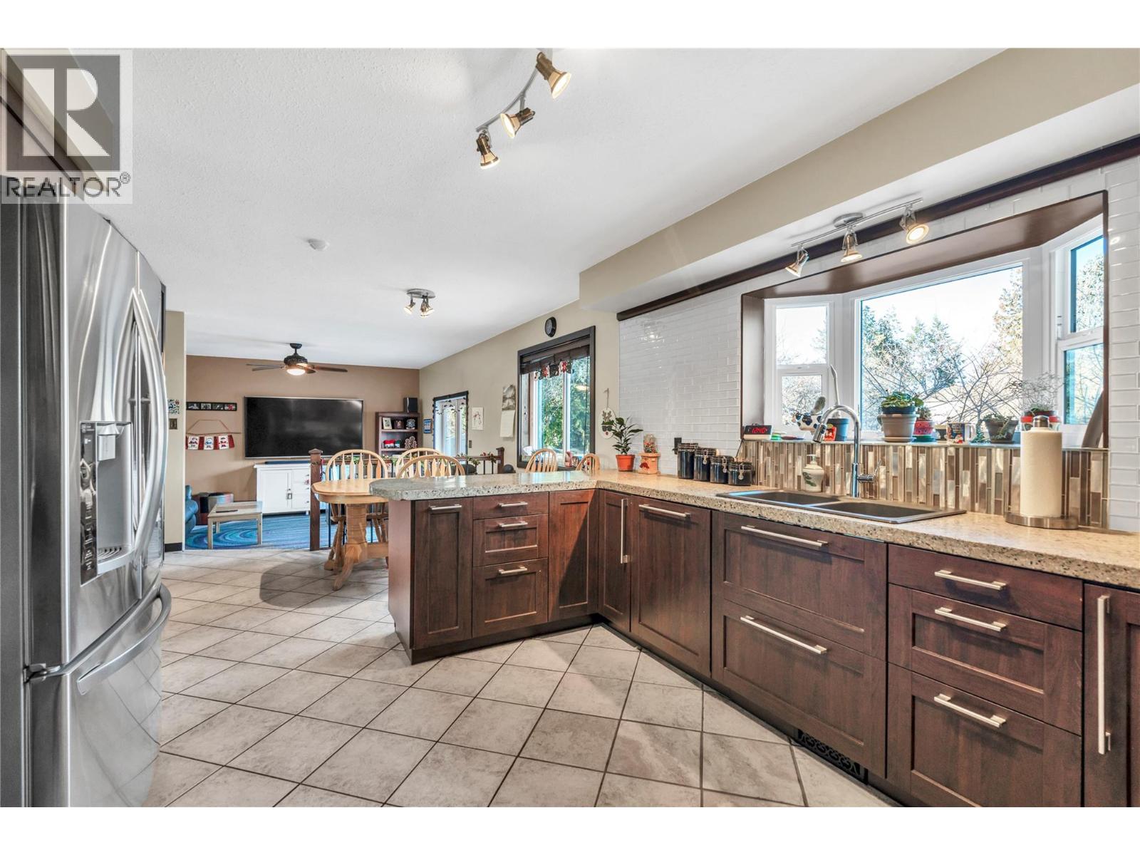 10112 Beavis Place, Summerland