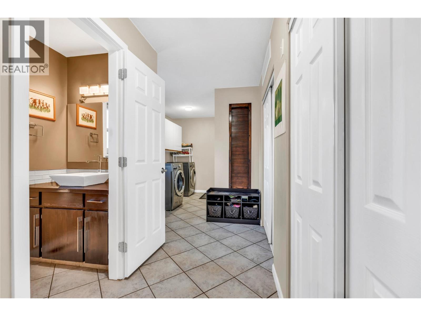 10112 Beavis Place, Summerland