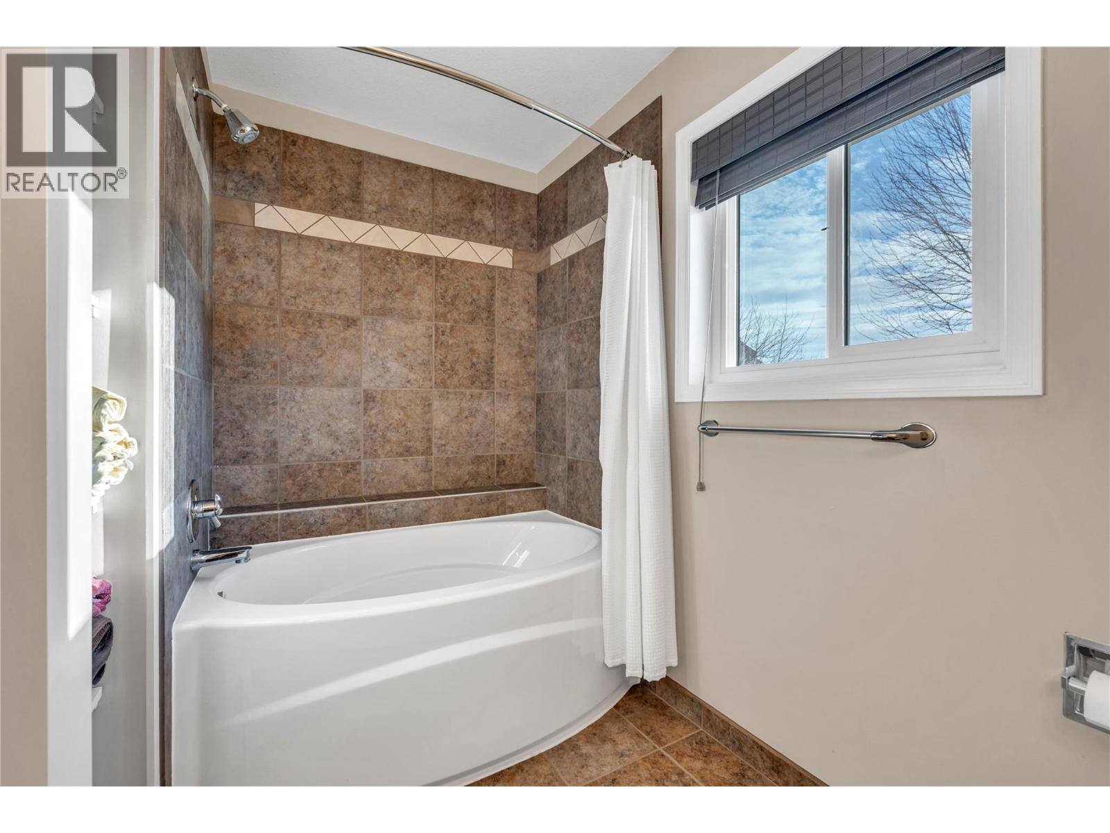 10112 Beavis Place, Summerland