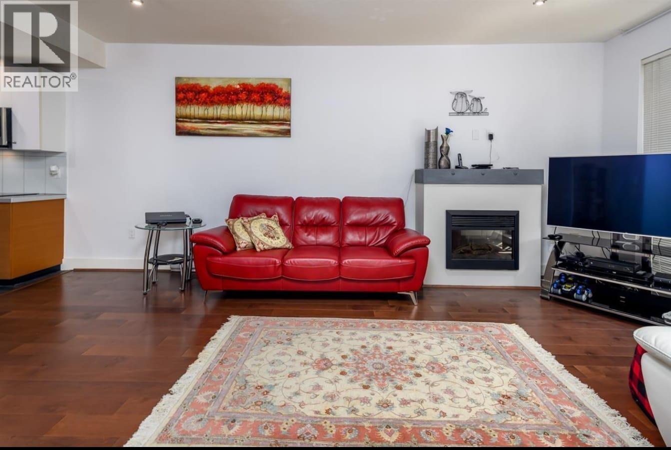 32 728 W 14TH STREET — photo 9