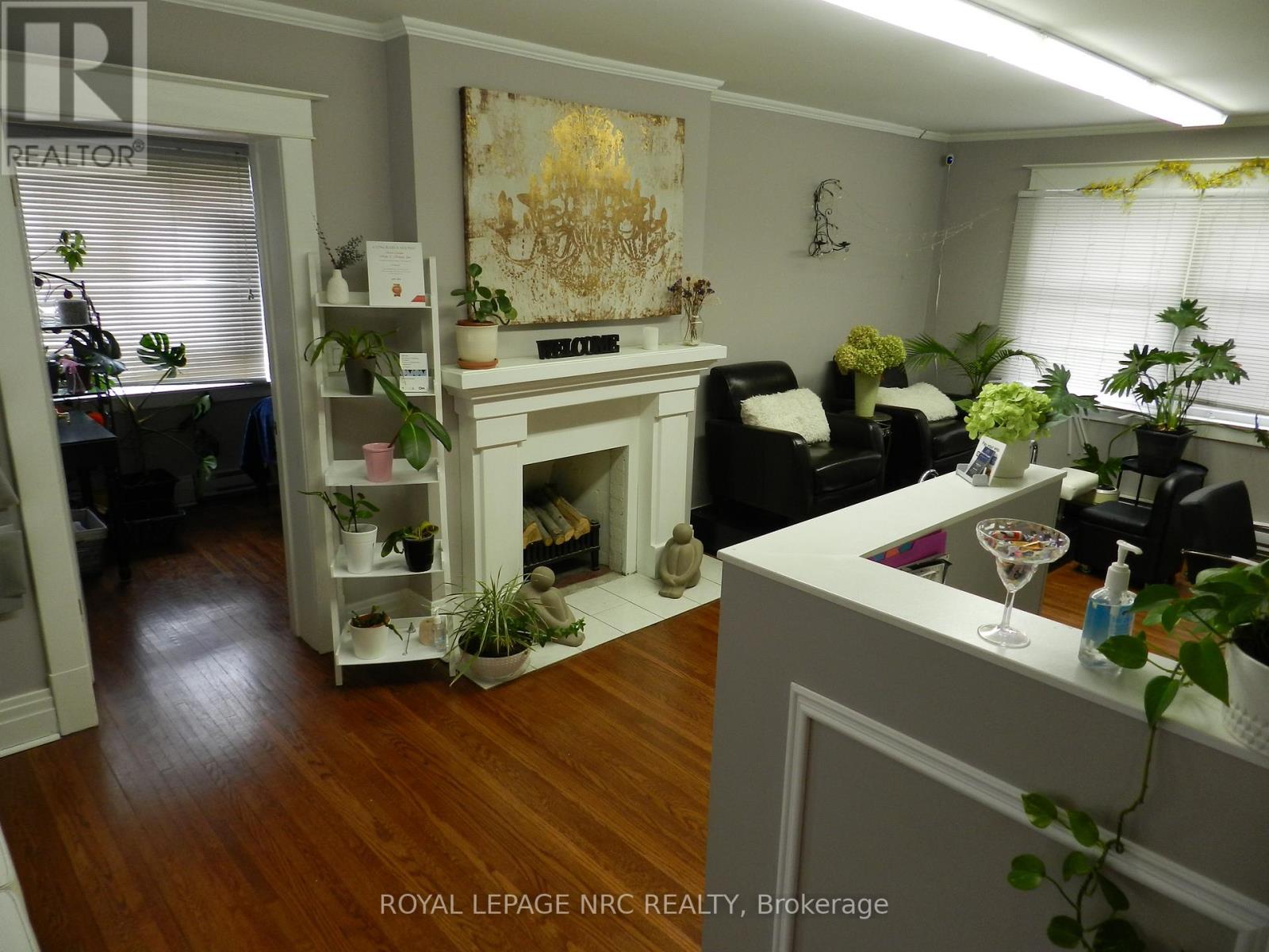 UNIT # 3 – 6981 LUNDY’S LANE W,Niagara Falls (Hospital),,