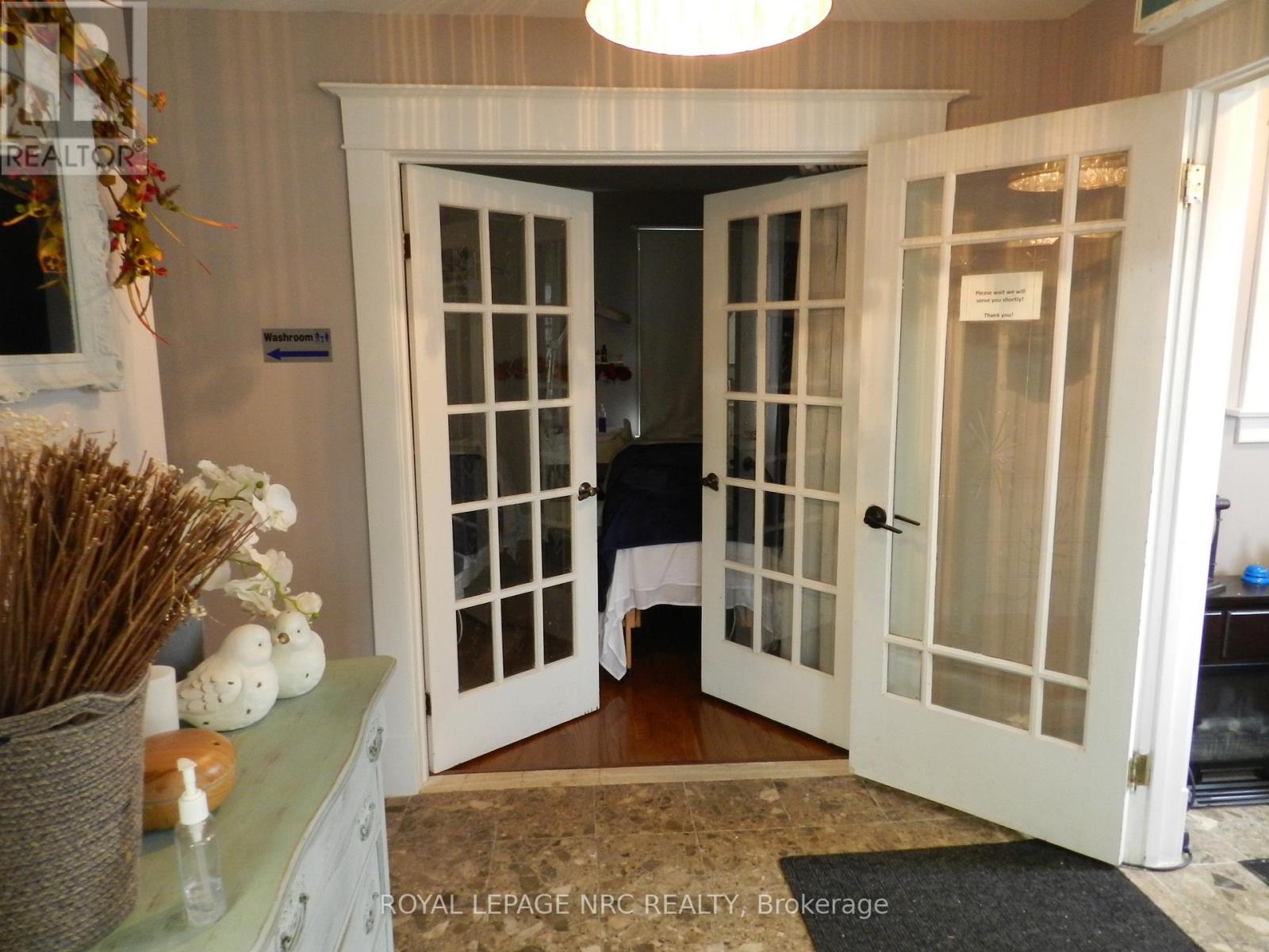 UNIT # 3 – 6981 LUNDY’S LANE W,Niagara Falls (Hospital),,