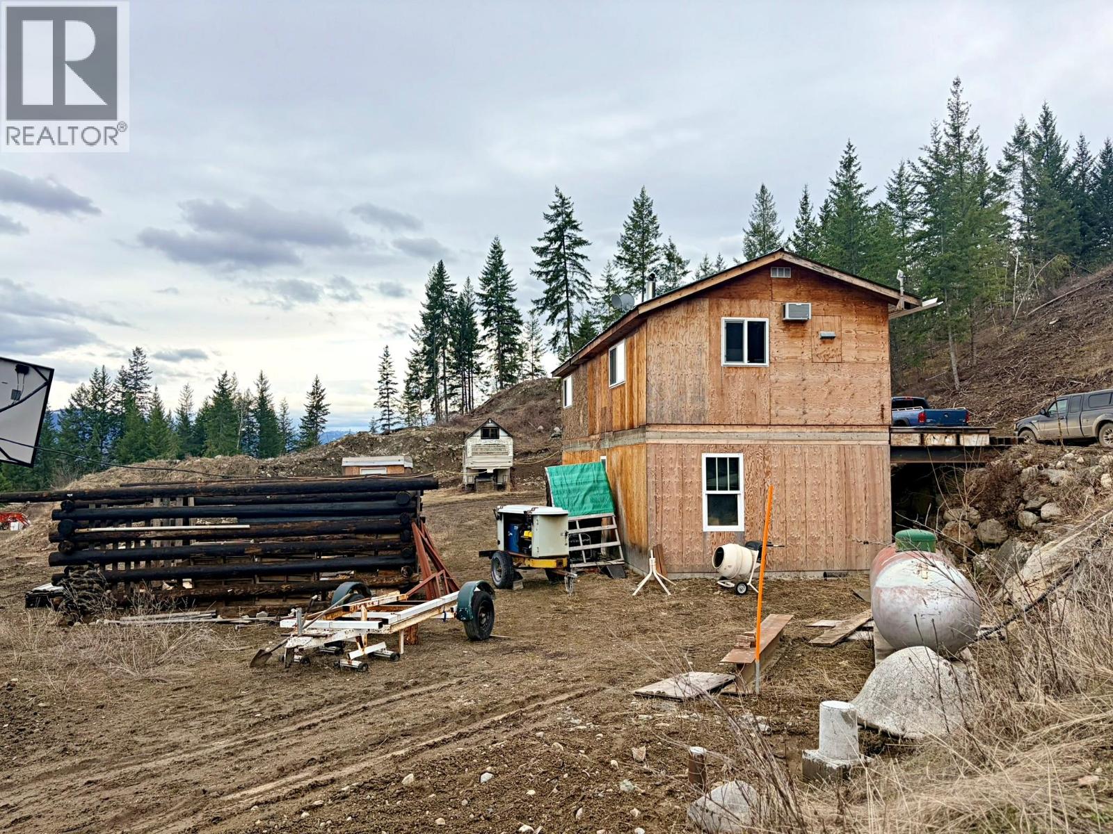 5521 BOULDER MOUNTAIN Road, Barriere