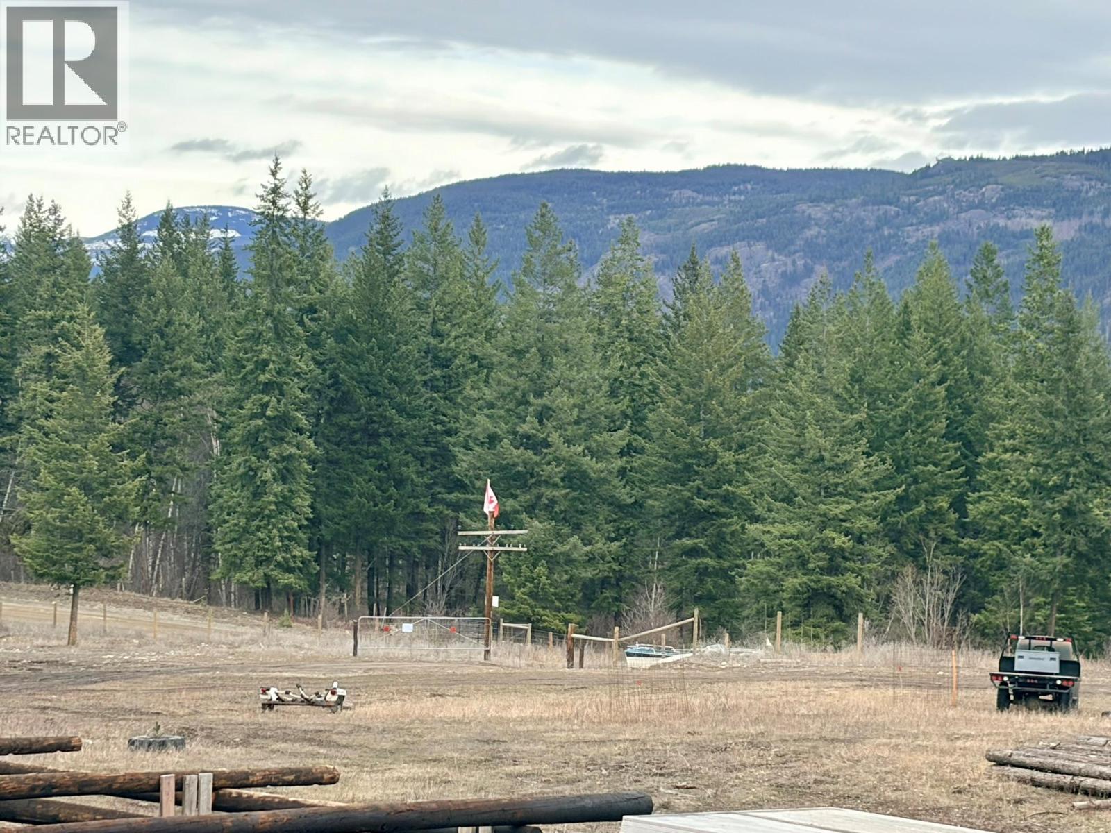 5521 BOULDER MOUNTAIN Road, Barriere