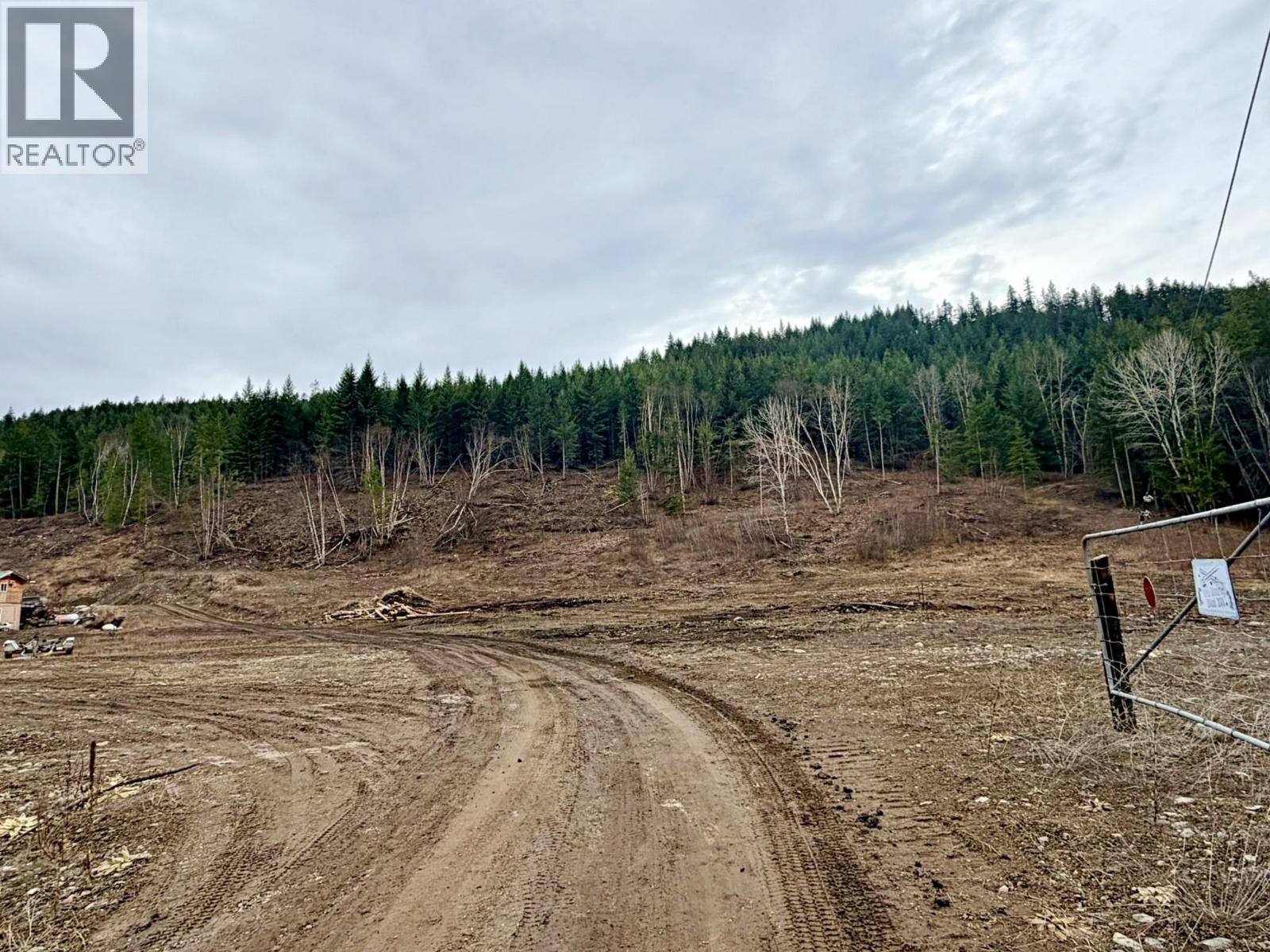 5521 BOULDER MOUNTAIN Road, Barriere