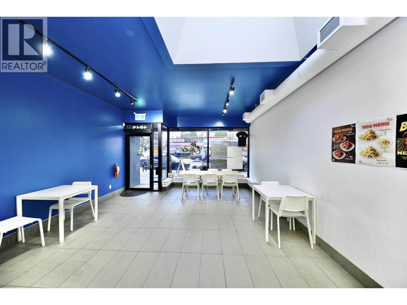 1813 LONSDALE AVENUE, North Vancouver