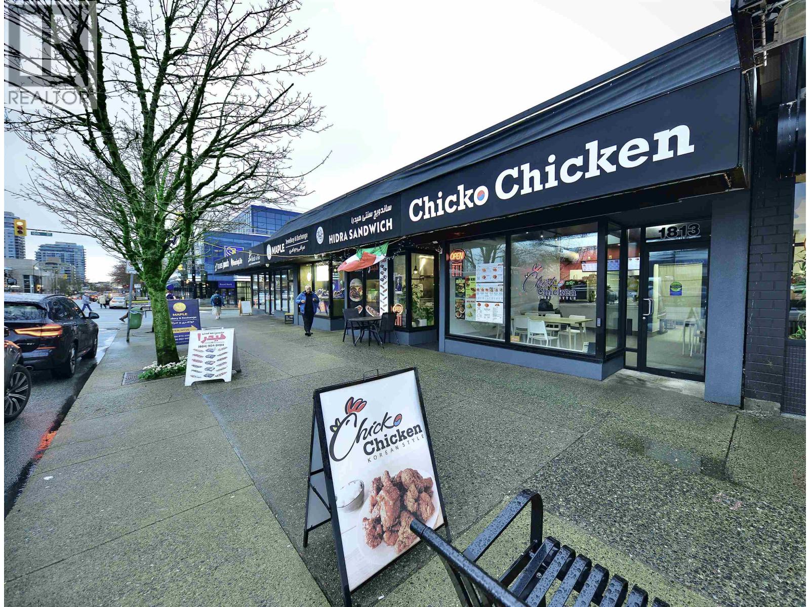 1813 LONSDALE AVENUE, North Vancouver