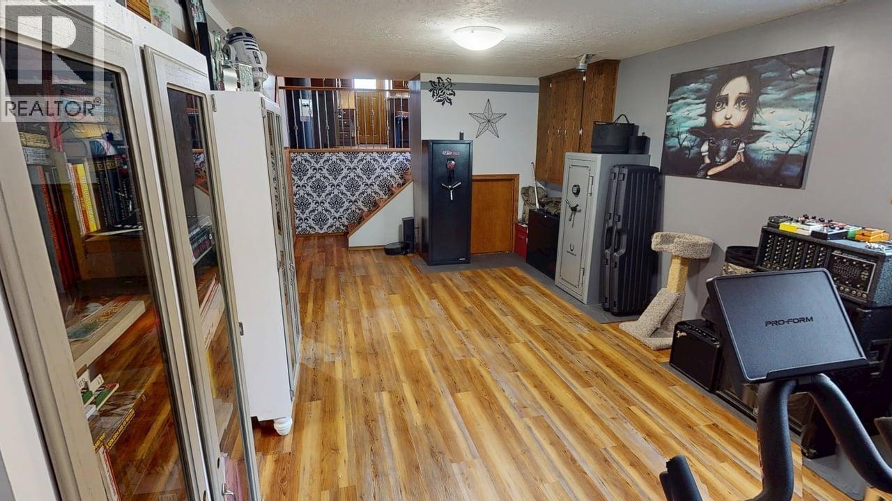 77 PRINCESS CRESCENT - 24