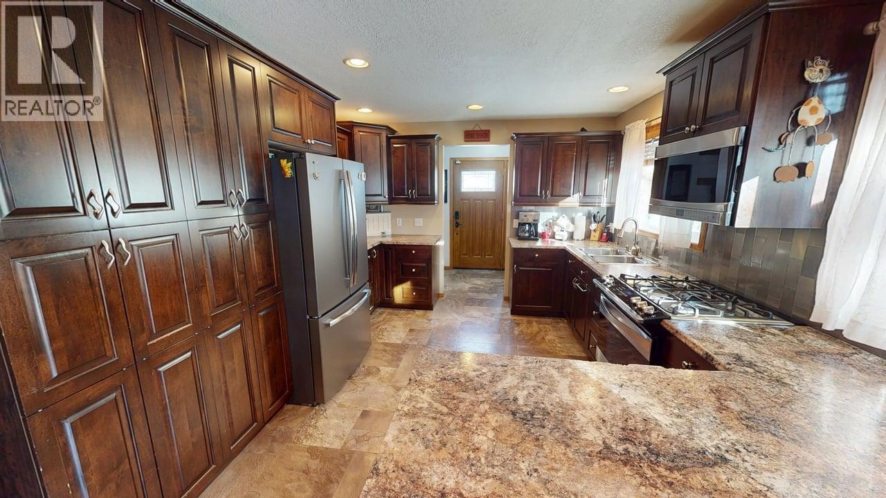 77 PRINCESS CRESCENT - 4