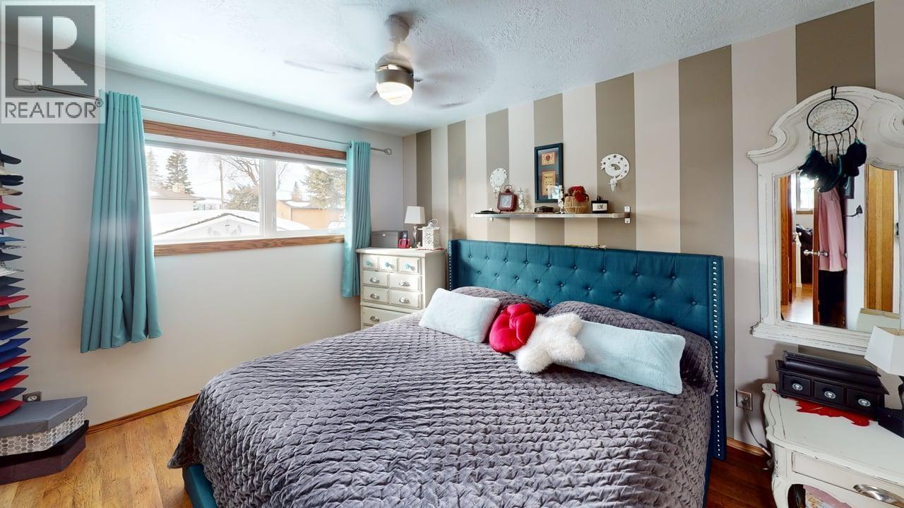 77 PRINCESS CRESCENT - 12