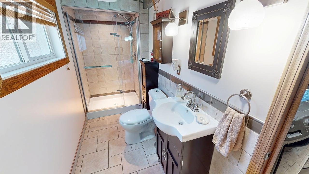 77 PRINCESS CRESCENT - 28