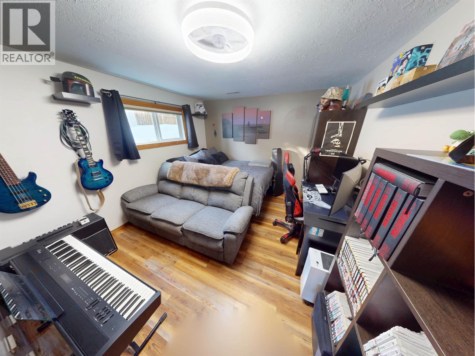 77 PRINCESS CRESCENT - 25