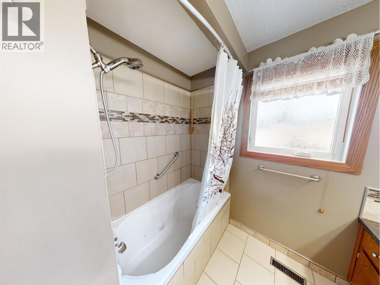 77 PRINCESS CRESCENT - 22